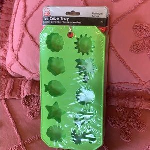 Silicone ice cub trays